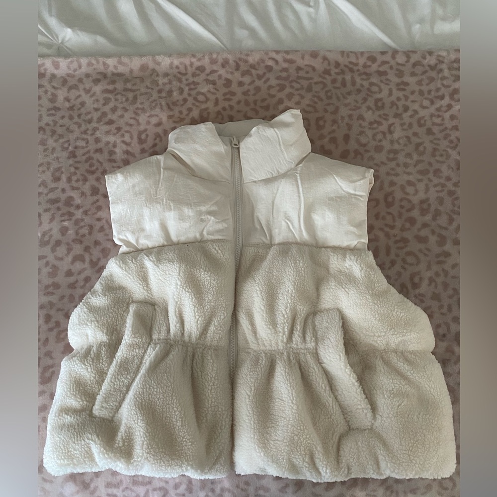 NWT H&M cropped puffer vest Size L